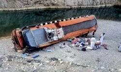 रफ्तार का कहर-बस पलटने से 18 जायरीन मरे- 48 घायल