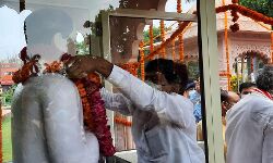 मंत्री कपिलदेव ने रामप्रसाद बिस्मिल की प्रतिमा पर किया माल्यार्पण