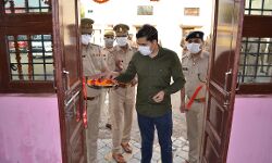 कर्मचारियों के विश्राम के लिये बैरक का SP ने किया उद्घाटन