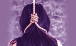 4 वर्ष के बेटे को छोड़कर- फांसी के फंदे पर झूली विवाहिता 4 वर्ष के बेटे को छोड़कर- फांसी के फंदे पर झूली विवाहिता