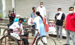 आफत में राहत-दिव्यांगजनों को बाटी राशन किट आफत में राहत-दिव्यांगजनों को बाटी राशन किट