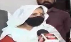 चर्चित बिकरू कांड- मेरी निर्दोष बेटी पर तरस खाये योगी सरकार-गायत्री चर्चित बिकरू कांड- मेरी निर्दोष बेटी पर तरस खाये योगी सरकार-गायत्री