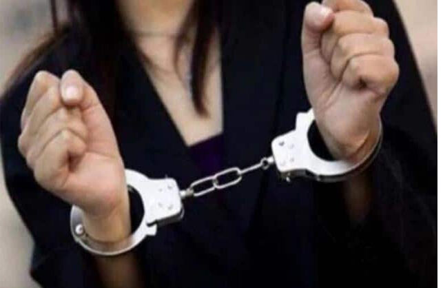पति पत्नी बनकर धोखाधड़ी के आरोप में-2 महिलाएं गिरफ्तार