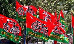 सपा ने भैंसा बुग्गी पर बाइक रख किया बढ़ती महंगाई का विरोध सपा ने भैंसा बुग्गी पर बाइक रख किया बढ़ती महंगाई का विरोध