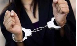 पति पत्नी बनकर धोखाधड़ी के आरोप में-2 महिलाएं गिरफ्तार पति पत्नी बनकर धोखाधड़ी के आरोप में-2 महिलाएं गिरफ्तार