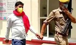 आत्म समर्पण करने जा रहा सपा नेता गिरफ्तार-निकाली थी हूटर रैली आत्म समर्पण करने जा रहा सपा नेता गिरफ्तार-निकाली थी हूटर रैली