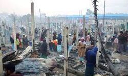 रोहिंग्या कैंप की 56 झुग्गियों में लगी आग रोहिंग्या कैंप की 56 झुग्गियों में लगी आग