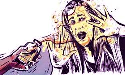 दबंगों का साहस-बाजार में साड़ी खरीद रही महिला पर फेंका तेजाब दबंगों का साहस-बाजार में साड़ी खरीद रही महिला पर फेंका तेजाब