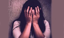 महिला पुलिसकर्मी के साथ बलात्कार महिला पुलिसकर्मी के साथ बलात्कार