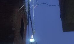 छापामार कार्रवाई में दो दर्जन बिजली चोर पकड़े-मुकदमा दर्ज