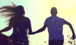 खत्म हुई लोकलाज-चार बच्चों की मां प्रेमी संग फरार-घर का सामान भी समेटा