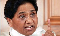 मायावती गुस्से से हुई लाल पीली-सपा के ऊपर आरोपों की बौछार मायावती गुस्से से हुई लाल पीली-सपा के ऊपर आरोपों की बौछार