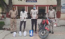 दो शराब तस्करों को गिरफ्तार कर की शराब बरामद- एक फरार