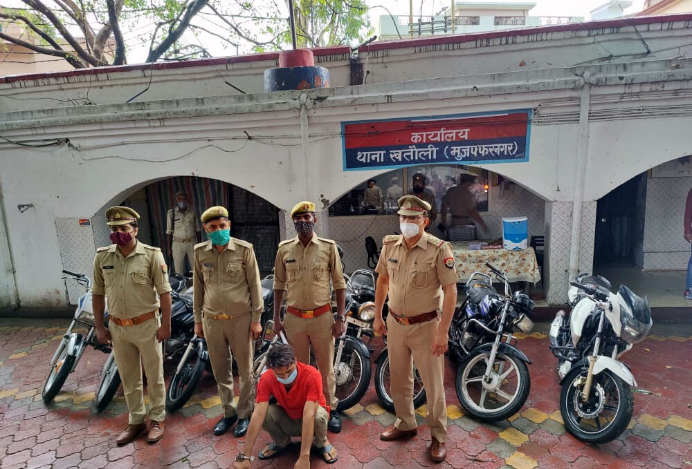 खतौली पुलिस ने वाहन चोर को गिरफ्तार कर बरामद की 8 बाईकें