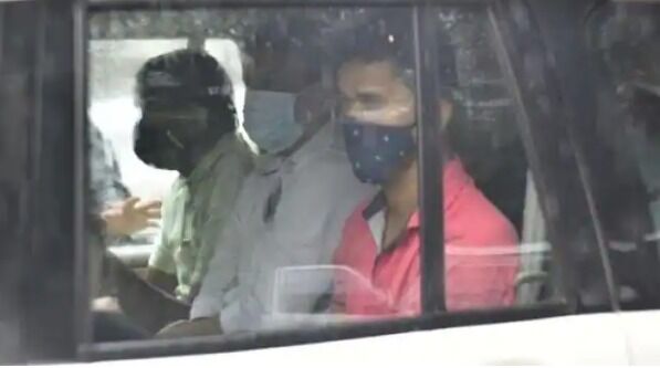 एंटीलिया बम मामला-शिवसेना नेता प्रदीप शर्मा हुए गिरफ्तार