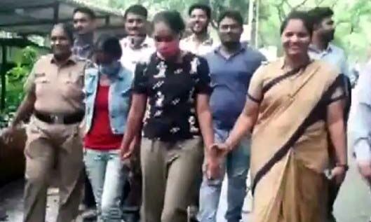 अपराधों के प्रति लोगों को सावधान करने वाली 2 एक्ट्रेस ने की लाखों की लूट