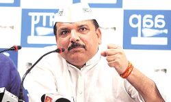 चंदा चोरों को बचाना चाह रही है सरकार- जमीन धांधली की हो सुनवाई: संजय सिंह चंदा चोरों को बचाना चाह रही है सरकार- जमीन धांधली की हो सुनवाई: संजय सिंह