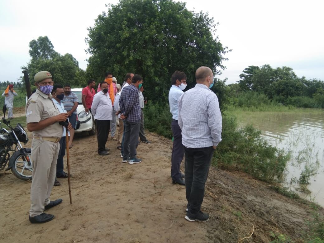 गंगा खतरे के निशान से ऊपर-बाढ़ के हालात-ADMF ने किया निरीक्षण गंगा खतरे के निशान से ऊपर-बाढ़ के हालात-ADMF ने किया निरीक्षण