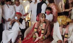 शादी के बहाने एक मंच पर दिखाई दिया मुलायम परिवार शादी के बहाने एक मंच पर दिखाई दिया मुलायम परिवार