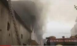 जूता फैक्ट्री में लगी आग-लाखों का नुकसान-कई लापता