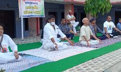 समाजसेवी मनीष चौधरी ने कराया त्रिदिवसीय योग शिविर का समापन