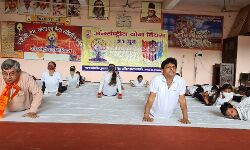 मंत्रिगणों ने किया योग-मंत्री कपिल बोले- कोविड संक्रमण से बचा जा सकता है मंत्रिगणों ने किया योग-मंत्री कपिल बोले- कोविड संक्रमण से बचा जा सकता है