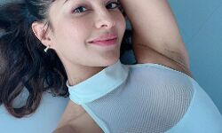 अभिनेत्री ने स्माइल सेल्फी की शेयर- बोला यूजर- इस बार जाली नहीं फटी है