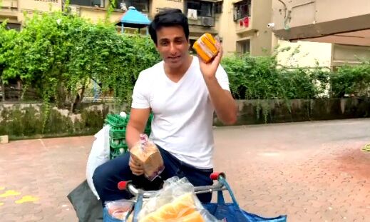 सोनू सूद की साईकिल पर होम डिलीवरी करते हुए वीडियो वायरल- आप भी कर सकते हैं ऑर्डर