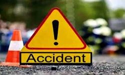 डबल डेकर बस ने बाइक सवारों को रौंदा- 3 की मौत डबल डेकर बस ने बाइक सवारों को रौंदा- 3 की मौत