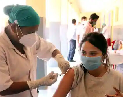 आफत पर डबल अटैक-एक्टिव केसों में कमी-वैक्सीनेशन की तेज रफ्तार