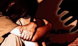 हैवानियत की हद- चार साल की बच्ची से रेप- खून से लथपथ हैवानियत की हद- चार साल की बच्ची से रेप- खून से लथपथ