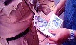 रिश्वत लेते हैड कांस्टेबल गिरफ्तार