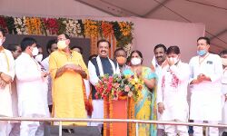 डिप्टी CM ने मांगी माफी- DM ने किया आभार व्यक्त डिप्टी CM ने मांगी माफी- DM ने किया आभार व्यक्त