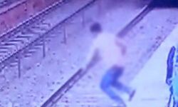 पिटाई से आहात युवक मालगाड़ी के सामने कूदा पिटाई से आहात युवक मालगाड़ी के सामने कूदा