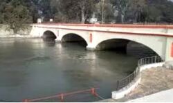 गंग नहर के पानी में समाई बाइक-पत्नी की मौत-पति को बचाया