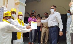 सुभासपाइयों ने सौंपा सिटी मजिस्ट्रेट को ज्ञापन- तारिख पर तारिख क्यों?