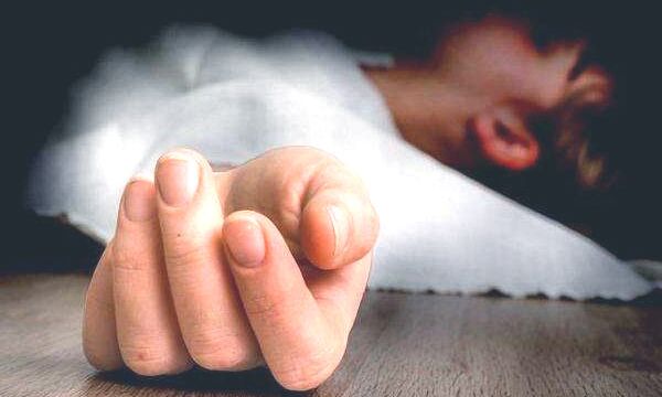 टेबल फैन को खिसकाने से लगा करंट- गवां  दी जान
