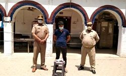 5 हजारी इनामी बदमाश गिरफ्तार- हथियार बरामद 5 हजारी इनामी बदमाश गिरफ्तार- हथियार बरामद