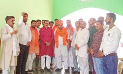 धरने को धार देने पहुंचे मधुसुदन शास्त्री का नरेंद्र पंवार के आवास पर स्वागत धरने को धार देने पहुंचे मधुसुदन शास्त्री का नरेंद्र पंवार के आवास पर स्वागत