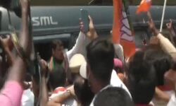 आरक्षण को लेकर प्रदर्शन-पूर्व CM को किया गिरफ्तार आरक्षण को लेकर प्रदर्शन-पूर्व CM को किया गिरफ्तार