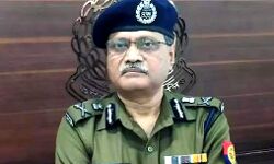 सादगी की मिसाल-बिना तामझाम रिटायर होंगे पुलिस मुखिया-परेड से भी इंकार सादगी की मिसाल-बिना तामझाम रिटायर होंगे पुलिस मुखिया-परेड से भी इंकार