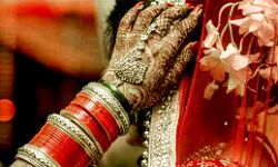 अनोखी शादी- सास बहू को देखकर हुई बेहोश- होश आने पर निकाला बाहर