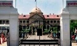 स्कूटर पर सवार वकील ने की बहस-कोर्ट नाराज-सुनवाई मुल्तवी स्कूटर पर सवार वकील ने की बहस-कोर्ट नाराज-सुनवाई मुल्तवी