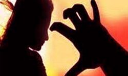 ससुर पर लगा दुष्कर्म एवं हत्या आरोप- शव के साथ किया प्रदर्शन ससुर पर लगा दुष्कर्म एवं हत्या आरोप- शव के साथ किया प्रदर्शन