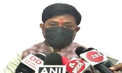 मुलायम की तारीफ़- अखिलेश पर तंज- करते हैं बचकानी हरकतें- मंत्री मुलायम की तारीफ़- अखिलेश पर तंज- करते हैं बचकानी हरकतें- मंत्री