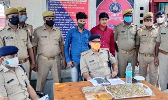 स्टेशन से दो तस्कर गिरफ्तार-  2.5 करोड़ का सोना बरामद