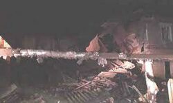 विस्फोट के बाद इमारत ढहने से 7 लोगों की मौत-सैकड़ो घायल