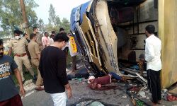 टैंकर और डबल डेकर बस में टक्कर-पांच मरे दर्जनों घायल-CM दुखी टैंकर और डबल डेकर बस में टक्कर-पांच मरे दर्जनों घायल-CM दुखी