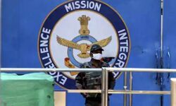 हाई अलर्ट पर जवान-सैन्य हवाई अड्डे के समीप ड्रोन-सेना की जोरदार फायरिंग हाई अलर्ट पर जवान-सैन्य हवाई अड्डे के समीप ड्रोन-सेना की जोरदार फायरिंग