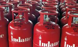 सिलेंडरों की घटतौली-भाजपा नेता की एजेंसी के 2 मैनेजर समेत 5 पर केस